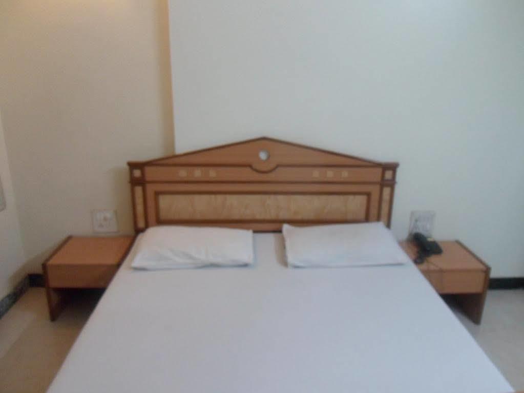 Hotel Pooja International Nashik Extérieur photo
