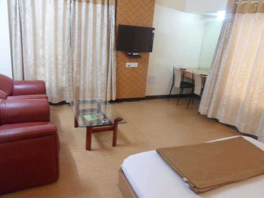 Hotel Pooja International Nashik Extérieur photo