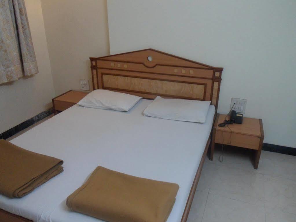 Hotel Pooja International Nashik Extérieur photo