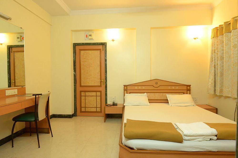 Hotel Pooja International Nashik Extérieur photo
