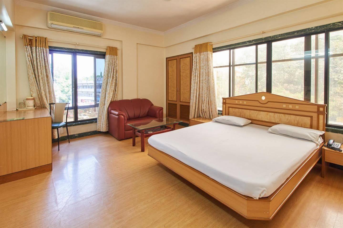 Hotel Pooja International Nashik Extérieur photo