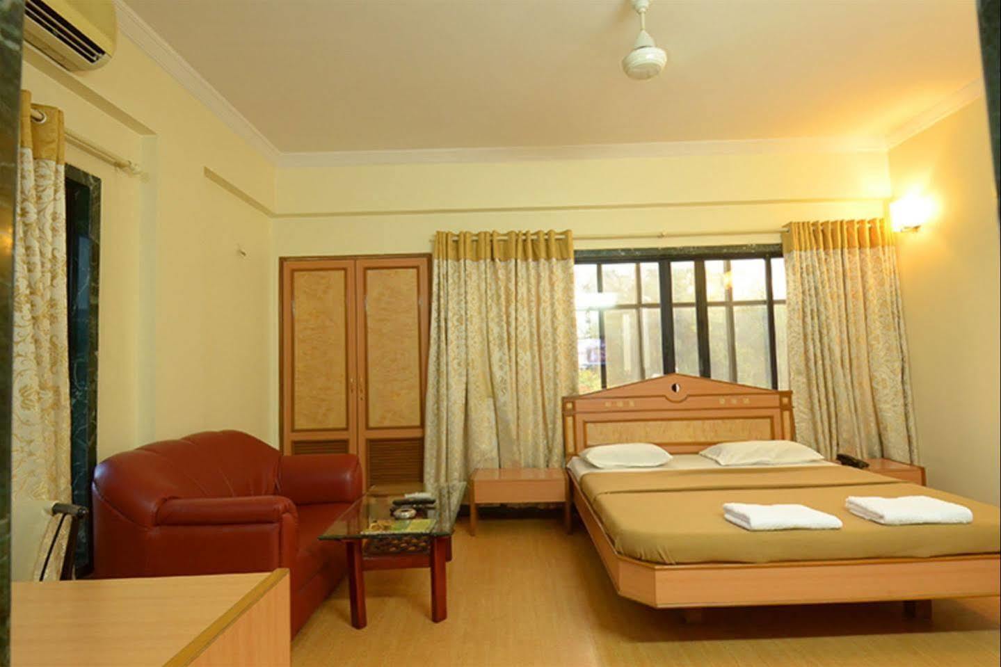Hotel Pooja International Nashik Extérieur photo